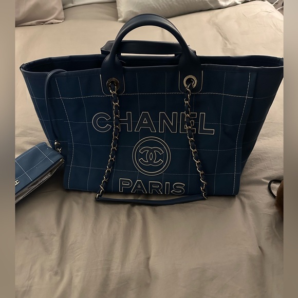 Chanel Deauville Large Tote with make up pouch included - Picture 2 of 5